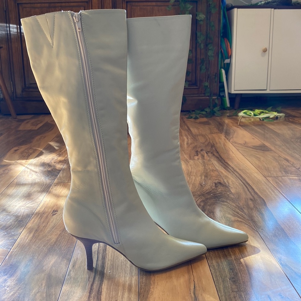 Gorgeous vintage genuine leather cream color heeled boots sz 7 EUC